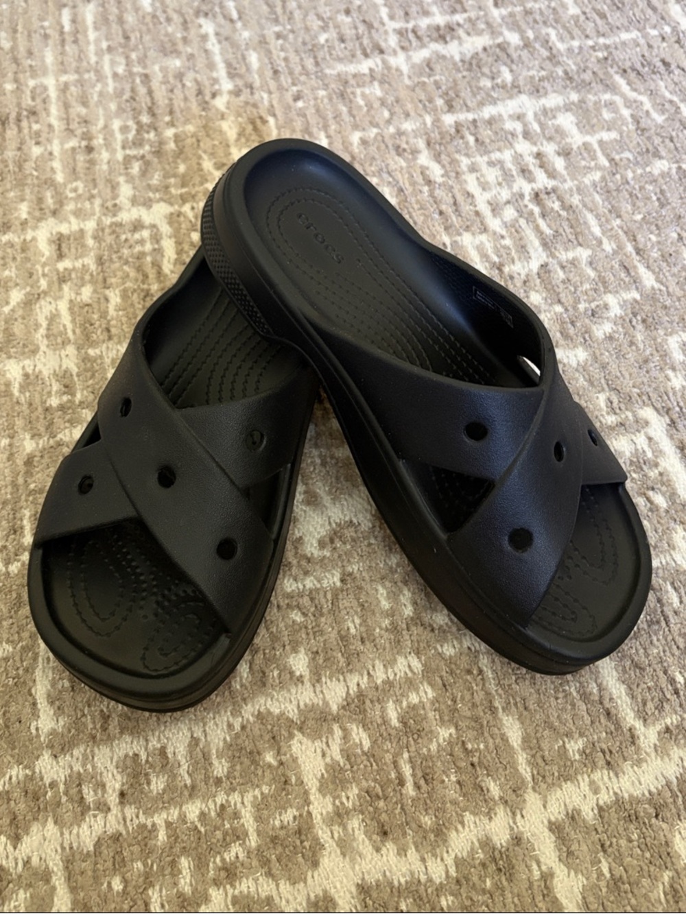 MARKDOWN Crocs Classic Cross Strap Slides